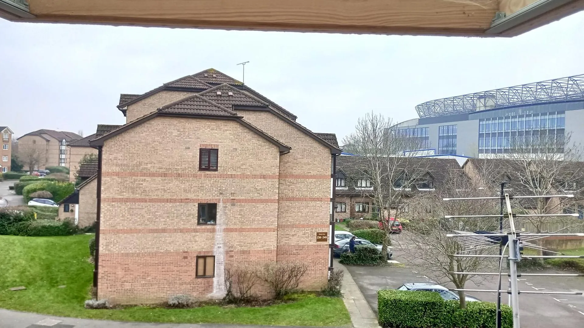 Apartment 2-Bedroom Split-Level Flat With Character Isleworth