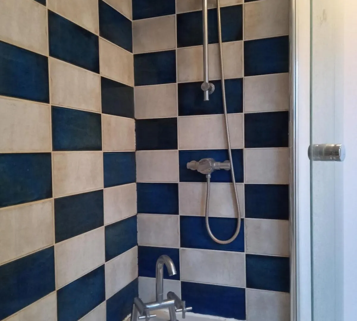 2-Bedroom Split-Level Flat With Character Isleworth Apartment