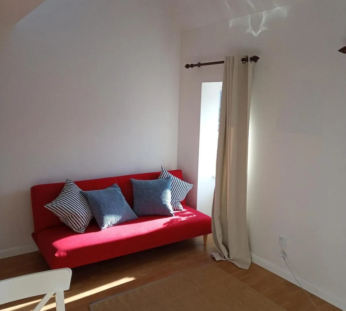 2-Bedroom Split-Level Flat With Character Isleworth Apartment